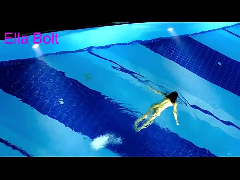 ❤️ Non podo deixar de mirar, unha moza loira que é sorprendida nadando espida na piscina do resort ELLA BOLT ❤️❌ Porno ruso a nós gl.xxxtun.ru ❌